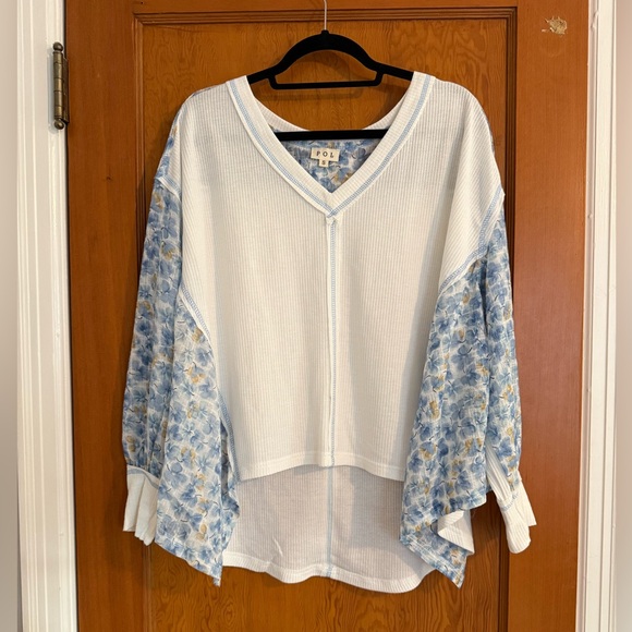 POL Tops - NWOT POL Oversized Blue Floral Knit Top Size Small